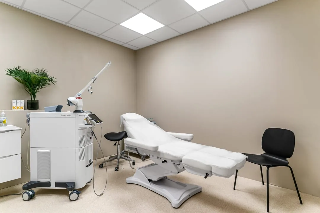 Behandlingsrom med Fotona laser hos Ciana Klinikken